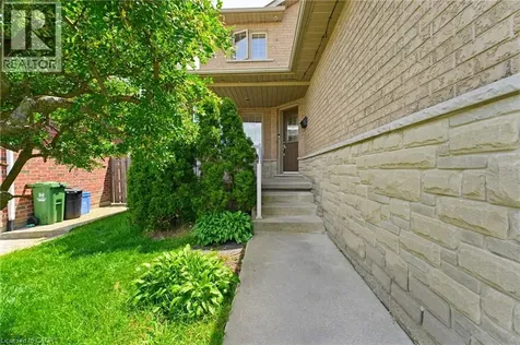 40 Lanza Court Hamilton ON L8T 5A8