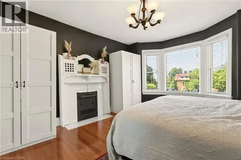 68 Delaware Avenue Hamilton ON L8M 1T7