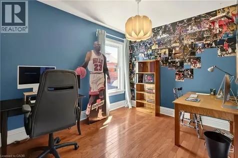 68 Delaware Avenue Hamilton ON L8M 1T7