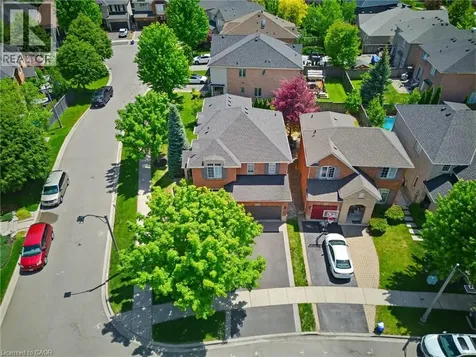 3082 Ingleton Lane Oakville ON L6M 5E2