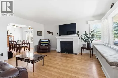 134 Queensway Drive Brantford ON N3R 4X3