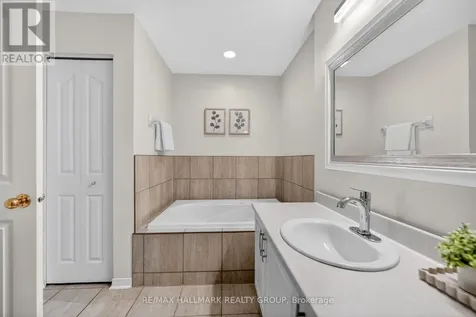 968 Lucille Way Ottawa ON K4A 4J2