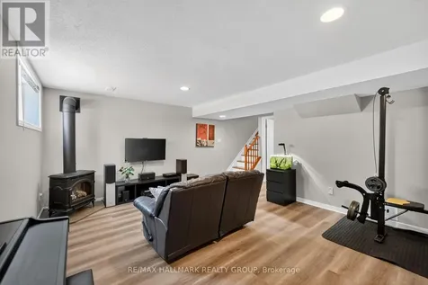 968 Lucille Way Ottawa ON K4A 4J2