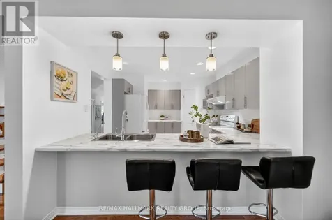 968 Lucille Way Ottawa ON K4A 4J2