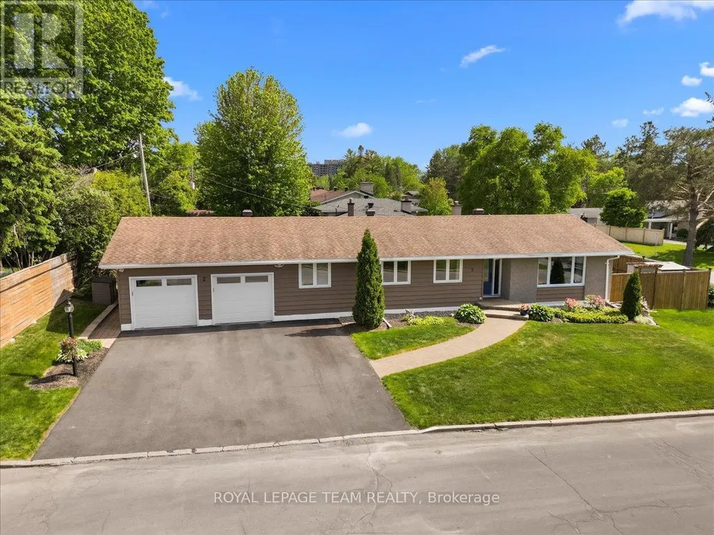 2 Lavina Crescent Ottawa ON K2H 7P2