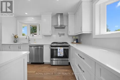 2 Lavina Crescent Ottawa ON K2H 7P2