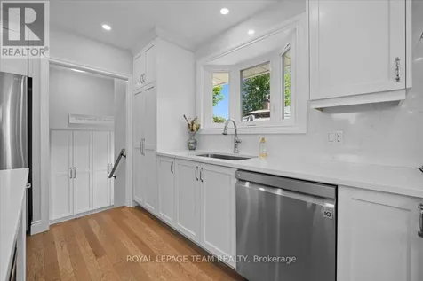 2 Lavina Crescent Ottawa ON K2H 7P2