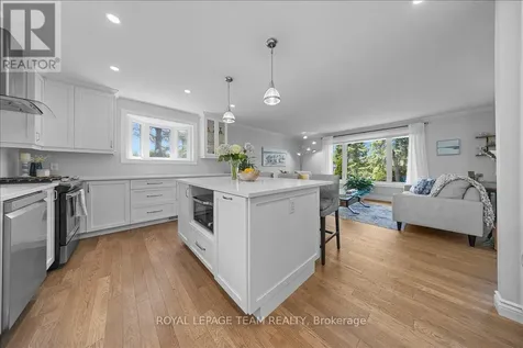 2 Lavina Crescent Ottawa ON K2H 7P2