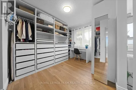 2 Lavina Crescent Ottawa ON K2H 7P2