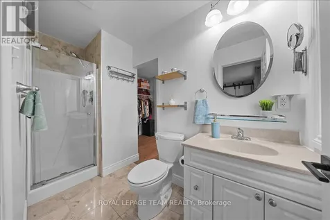 2 Lavina Crescent Ottawa ON K2H 7P2