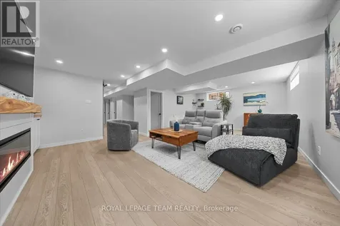 2 Lavina Crescent Ottawa ON K2H 7P2