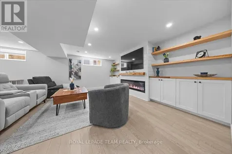 2 Lavina Crescent Ottawa ON K2H 7P2