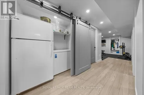 2 Lavina Crescent Ottawa ON K2H 7P2