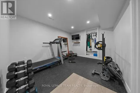 2 Lavina Crescent Ottawa ON K2H 7P2