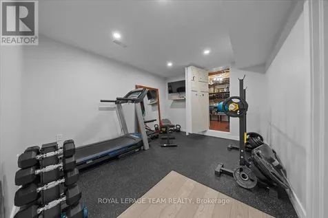 2 Lavina Crescent Ottawa ON K2H 7P2