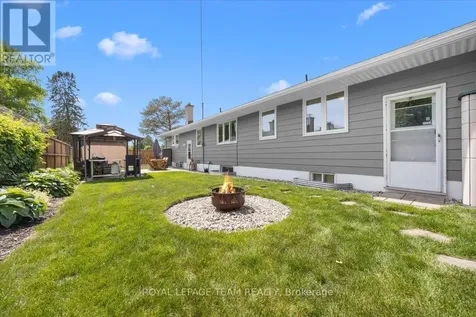 2 Lavina Crescent Ottawa ON K2H 7P2