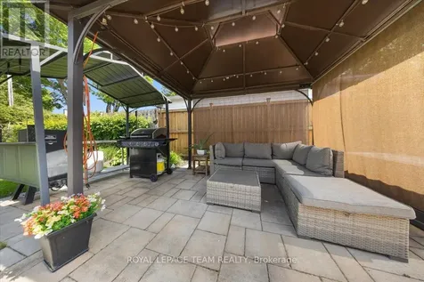 2 Lavina Crescent Ottawa ON K2H 7P2
