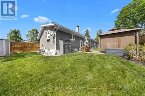 2 Lavina Crescent Ottawa ON K2H 7P2