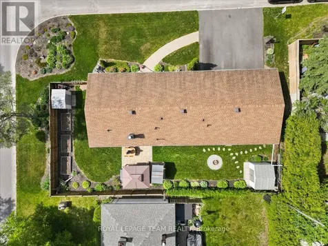2 Lavina Crescent Ottawa ON K2H 7P2