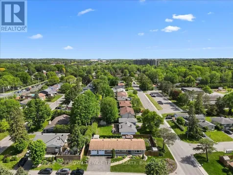 2 Lavina Crescent Ottawa ON K2H 7P2