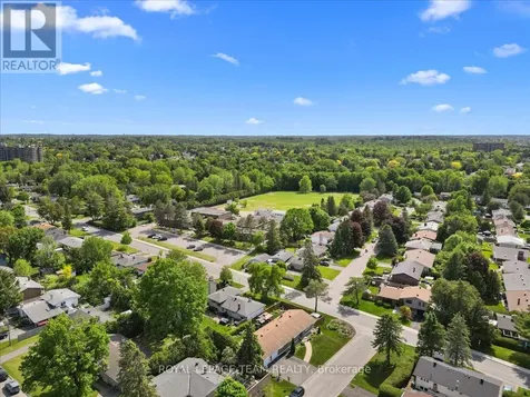 2 Lavina Crescent Ottawa ON K2H 7P2