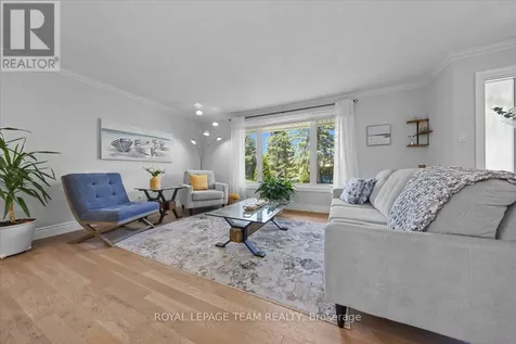 2 Lavina Crescent Ottawa ON K2H 7P2