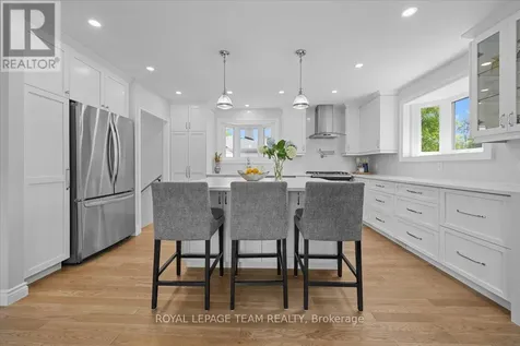 2 Lavina Crescent Ottawa ON K2H 7P2