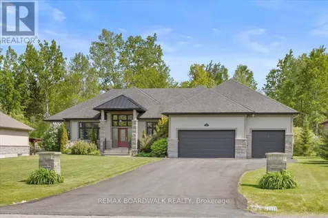 7412 Blue Water Crescent Ottawa ON K4P 0C8