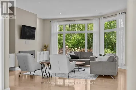 7412 Blue Water Crescent Ottawa ON K4P 0C8