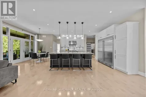 7412 Blue Water Crescent Ottawa ON K4P 0C8