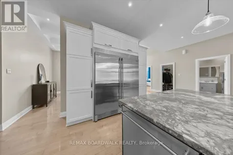 7412 Blue Water Crescent Ottawa ON K4P 0C8