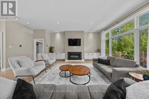 7412 Blue Water Crescent Ottawa ON K4P 0C8