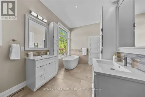 7412 Blue Water Crescent Ottawa ON K4P 0C8