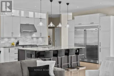 7412 Blue Water Crescent Ottawa ON K4P 0C8