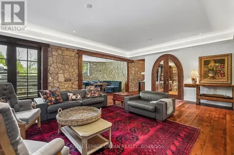 105 King Hills Lane King ON L7B 1A3