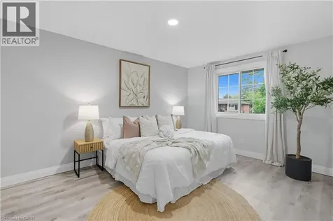 278 Purnell Place Burlington ON L7L 4N2