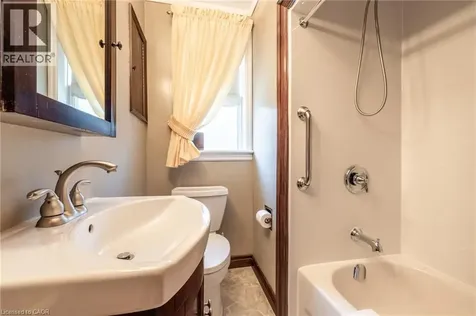 224 Glencarry Avenue Hamilton ON L8K 3R9