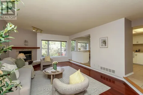 39 Huntings End Avenue Ottawa ON K2M 1R2