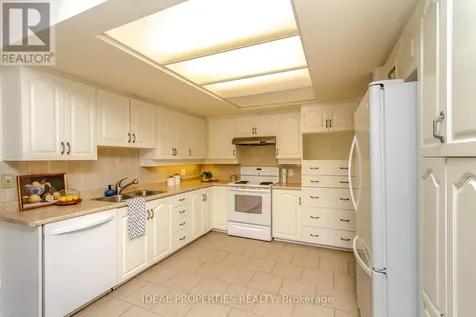 39 Huntings End Avenue Ottawa ON K2M 1R2