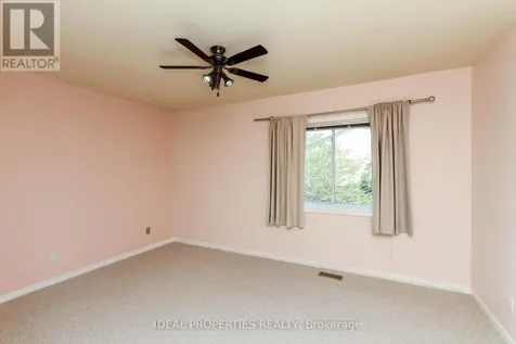 39 Huntings End Avenue Ottawa ON K2M 1R2