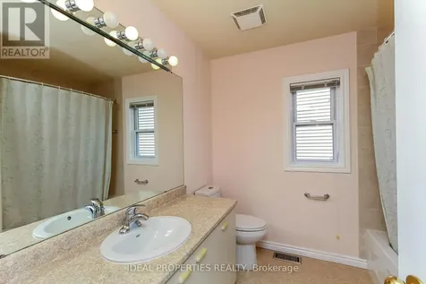 39 Huntings End Avenue Ottawa ON K2M 1R2