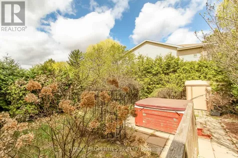 39 Huntings End Avenue Ottawa ON K2M 1R2