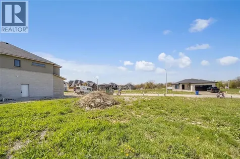 3679 Farrow Avenue Windsor ON N9H 0B3