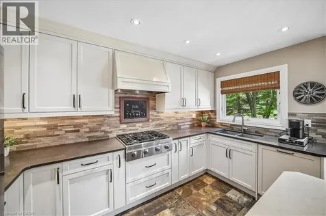 1053 Old Oak Drive Oakville ON L6M 3K5