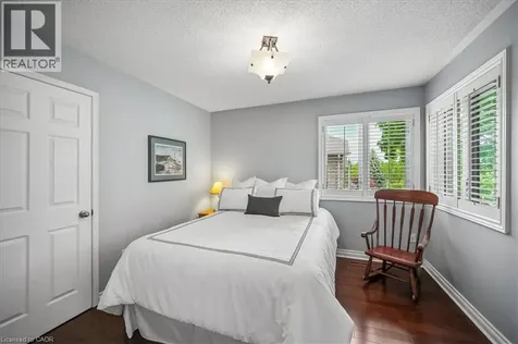 1053 Old Oak Drive Oakville ON L6M 3K5