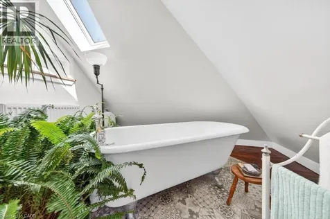 35 Burris Street Hamilton ON L8M 2J1