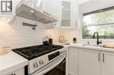 487 East 37th Street Hamilton ON L8V 4C1