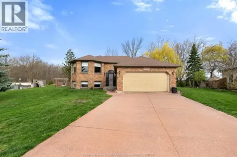 8020 Gardiner Crescent Mcgregor ON N0R 1J0