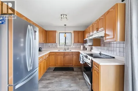 8020 Gardiner Crescent Mcgregor ON N0R 1J0