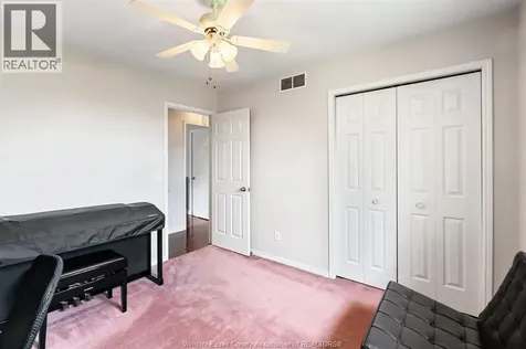 8020 Gardiner Crescent Mcgregor ON N0R 1J0